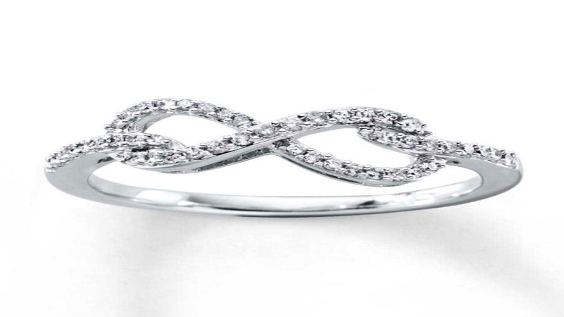 Choosing Diamond Rings Before the Wedding